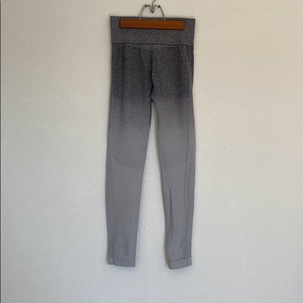 Seamless Workout Yoga Leggings Size Small Ombré - Picture 4 of 6
